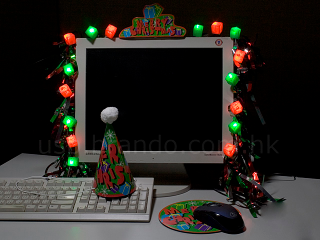 Illustration for article titled 10 Gadgets For Cheap Holiday Decorating